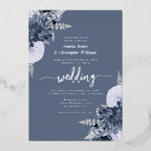 Elegant Dusty Blue Silver Floral Wedding Folieneinladung (Vorderseite)