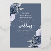 Elegant Dusty Blue Silver Floral Wedding Folieneinladung (Vorderseite)