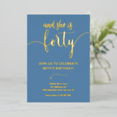 Elegant Dusty Blue und Gold 40 BIRTHDAY CARD Folieneinladung (Stehend vorne)