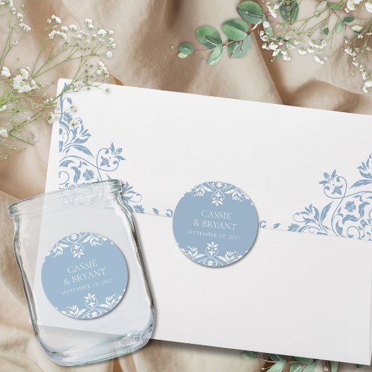 Elegant Dusty Blue und White Minimal Wedding Runder Aufkleber