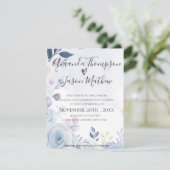 Elegant Dusty Blue Watercolor Floral Vow Erneuerun Einladung (Stehend Vorderseite)