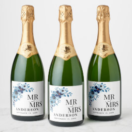 elegant dusty Blue watercolor flower bouquet Schaumweinetikett