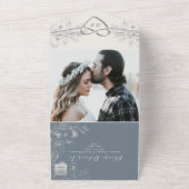 Elegant Dusty Blue Wedding in einer Einladung (Außenbereich)