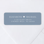 Elegant Dusty Blue Wedding Rücksendeadresse<br><div class="desc">Elegante staubblaue Rücksendeadressen-Aufkleber für Ihre Hochzeitseinladungen,  speichern Sie die Daten,  Verlobungen Ankündigungen,  Duschen von Paaren,  Dankeschön-Karten und andere Korrespondenz. Personalisieren Sie Ihr Monogramm mit Ihren Namen,  verbunden mit einem Herz in weißer Serifentypografie.</div>