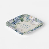 Elegant Dusty Blue White Floral 60. Geburtstag Pappteller (Gewinkelt)