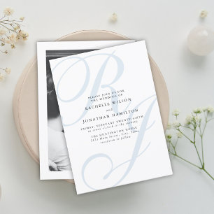 Elegant Dusty Blue White Monogram Wedding Einladung