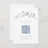 Elegant Dusty Blue Wildblume Rustic Boho QR Code RSVP Karte (Vorne/Hinten)