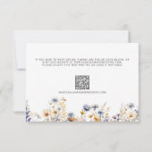 Elegant Dusty Blue Wildblumen QR Code Wedding RSVP Karte (Rückseite)