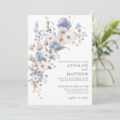 Elegant Dusty Blue Wildflower Floral Wedding Einladung (Stehend Vorderseite)