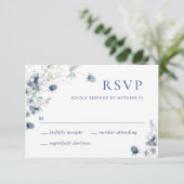 Elegant Dusty Blue Winter Boho Foliage Wedding RSVP Karte (Stehend Vorderseite)
