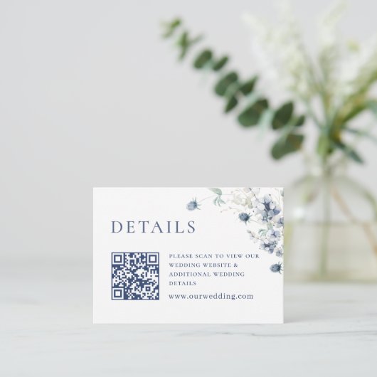 Elegant Dusty Blue Winter Foliage Hochzeitdetails Begleitkarte (Stehend Vorderseite)