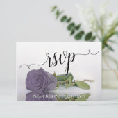 Elegant Dusty Lila Reflekting Rose Wedding RSVP Karte (Stehend Vorderseite)