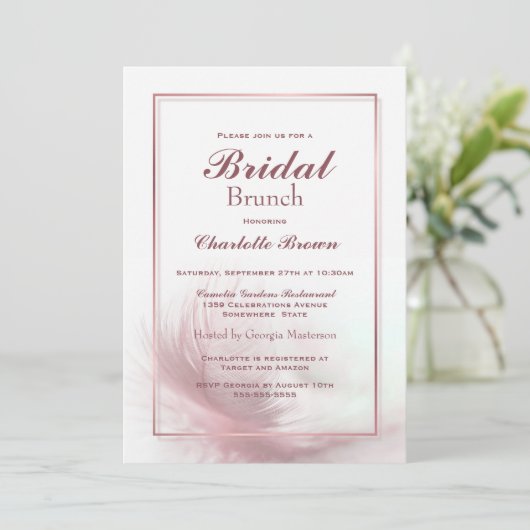 Elegant Dusty Pink Feather Bridal Brunch Einladung (Stehend Vorderseite)