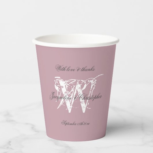 Elegant Dusty Pink Monogram + Names Script Wedding Pappbecher (Vorderseite)