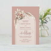 Elegant Dusty Pink Pampas Floral Wedding Einladung (Stehend Vorderseite)