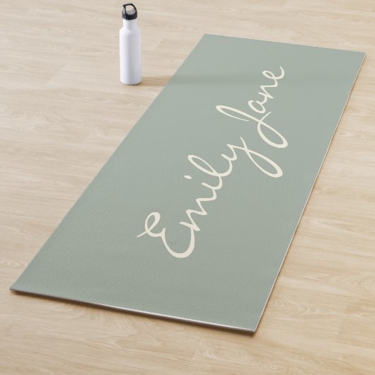 Elegant Dusty Sage Handgeschriebener Skriptname Be Yogamatte (Beispiel)