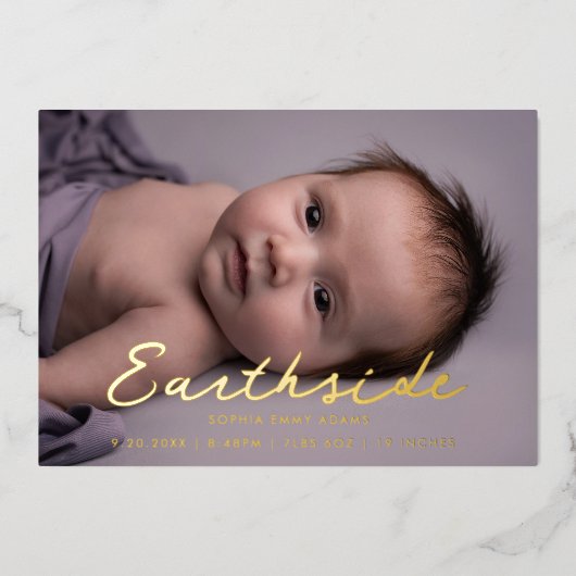 Elegant Earthside Script Baby Ankündigung (Vorderseite)