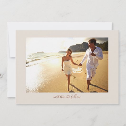 Elegant Ecru Monogram Wappen Wedding Foto Save The Date (Rückseite)