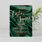 Elegant Emerald Green Silk Gold Moderne Hochzeit Folieneinladung (Stehend vorne)