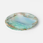 Elegant entzückt unter den Tellern am Strand Pappteller (Schrägansicht)