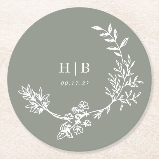 Elegant Envelope Sage Green Floral Monogram Kranz Runder Pappuntersetzer (Vorderseite)