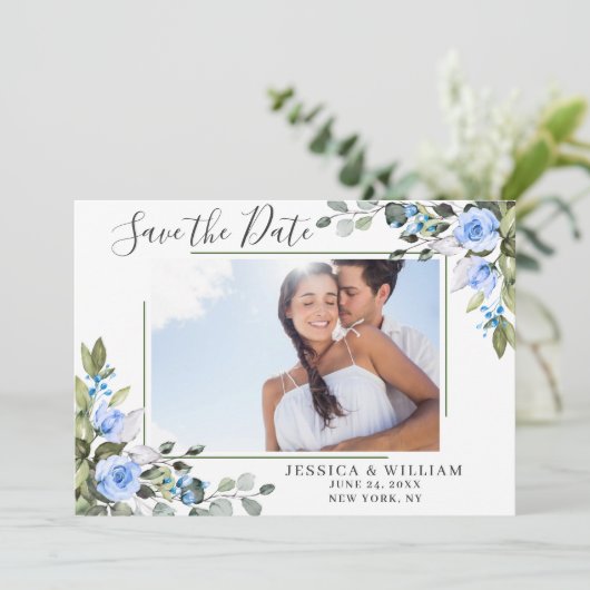Elegant Eucalyptus Blue Rose Blumenhochzeit Save The Date (Stehend Vorderseite)
