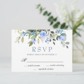 Elegant Eucalyptus Blue Rose Wedding RSVP Karte (Stehend Vorderseite)