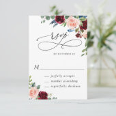 Elegant Eucalyptus Burgundy Rose Blumenhochzeit RSVP Karte (Stehend Vorderseite)