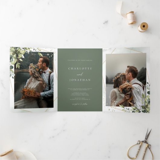 Elegant Eucalyptus Sage Green Floral Wedding Dreifach Gefaltete Einladung (Innenseite)