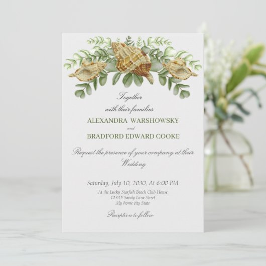 Elegant Eucalyptus und Seashell Wedding Einladung (Stehend Vorderseite)