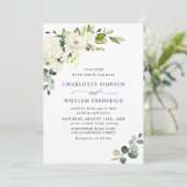 Elegant Eucalyptus White Roses Grüne Hochzeit Einladung (Stehend Vorderseite)