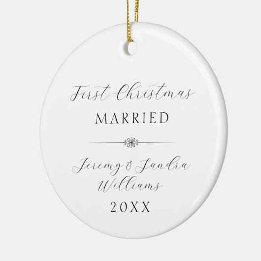 Elegant First Christmas Verheiratet Custom White Keramik Ornament (Links)