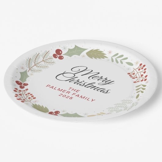 Elegant Floral Christmas Wreath Family Custom Name Pappteller (Schrägansicht)