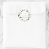 Elegant Floral Eucalyptus Greenery Baby Shower Runder Aufkleber (Tasche)