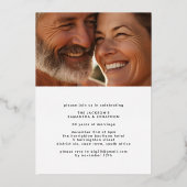 Elegant Floral Gold 50th Photo Wedding Anniversary Folieneinladung (Rückseite)