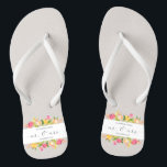 Elegant Floral Mr & Mrs Wedding| Flip Flops Badesandalen<br><div class="desc">Für weitere Anpassungen klicken Sie bitte auf die Schaltfläche "Anpassen" und verwenden Sie unser Designwerkzeug, um diese Vorlage zu ändern. Wenn die Optionen verfügbar sind, können Sie Text und Bild ändern, indem Sie einfach auf "Text oder Bild hier bearbeiten/entfernen" klicken und Ihre eigenen hinzufügen. Wenn Sie möchten, dass dieses Design...</div>
