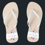 Elegant Floral Mr & Mrs Wedding| Flip Flops Badesandalen<br><div class="desc">Für weitere Anpassungen klicken Sie bitte auf die Schaltfläche "Anpassen" und verwenden Sie unser Designwerkzeug, um diese Vorlage zu ändern. Wenn die Optionen verfügbar sind, können Sie Text und Bild ändern, indem Sie einfach auf "Text oder Bild hier bearbeiten/entfernen" klicken und Ihre eigenen hinzufügen. Wenn Sie möchten, dass dieses Design...</div>