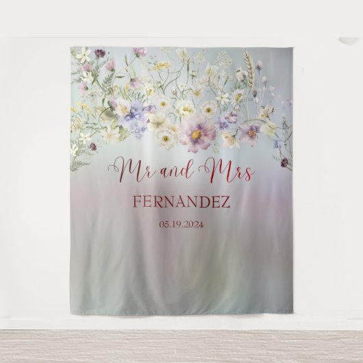 Elegant Floral Mr. und Mrs. Wedding Tapestry Wandteppich (Vorderseite)