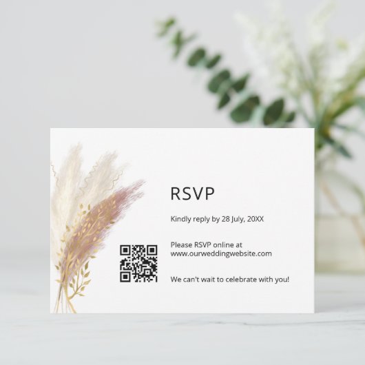 Elegant Floral RSVP with QR Code Dusty Pink Pampas (Stehend Vorderseite)