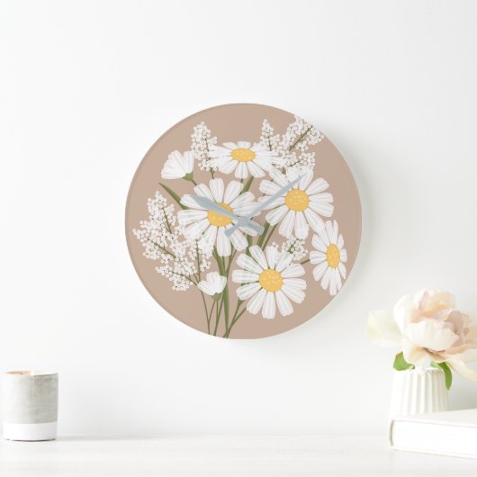 Elegant Floral White Daisies auf Beige Große Wanduhr (Zuhause)