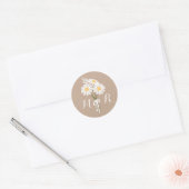Elegant Floral White Daisies Monogram Wedding Runder Aufkleber (Umschlag)