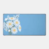 Elegant Floral White Daisies on Blue Schreibtischunterlage (Vorderseite)