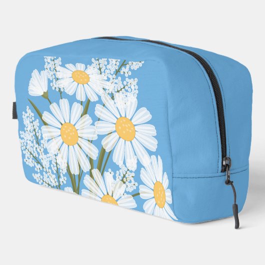 Elegant Floral White Daisies on Blue Waschbeutel (Rechte Ecke)