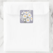 Elegant Floral White Daisies on Lavender Wedding Quadratischer Aufkleber (Tasche)