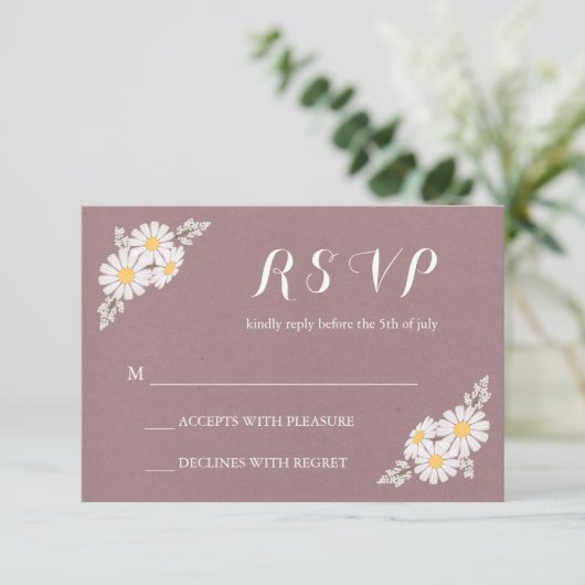 Elegant Floral White Daisies UAWG Wedding RSVP Karte (Stehend Vorderseite)