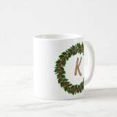Elegant Floral Wreath Monogram Initial Christmas Kaffeetasse (VorderseiteRechts)