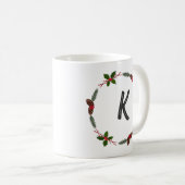 Elegant Floral Wreath Monogram Initial Christmas Kaffeetasse (VorderseiteRechts)