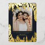 Elegant Foliage | Hanukkah Foto Collage Card Folieneinladung<br><div class="desc">Hanukkah... Das Lichterfest ist hier. Entzünde die Menorah, spiele mit dem dreiel und feiere auf Latkes und sufganiyot. Feiern Sie den Geist von Hanukkah mit Freunden, Familie mit unseren prächtigen Fotokarten. Diese elegante Hanukkah-Karte ist ein atemberaubendes, modernes Urlaubsthema für jeden, der auf der Mailingliste steht. Eine schicke und trendige Urlaubskarte...</div>