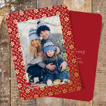 Elegant Frohe Weihnachten Ein Foto Schneeflocke Folien Feiertagskarte<br><div class="desc">Feiern Sie die Saison mit unserer eleganten Weihnachtsfoto-Karte mit einem Foto, das die gepflegten Momente in sich vereint. Die Typografie ergänzt ein zauberhaftes, rotes Schneeflockenmuster und fügt eine Touch der Raffinesse mit echten Goldfolienakzenten hinzu. Genießen Sie die Wärme eines rustikalen Winterdesigns, während der klassische traditionelle Stil mit Pinselskripttypografie durchstrahlt. Das...</div>