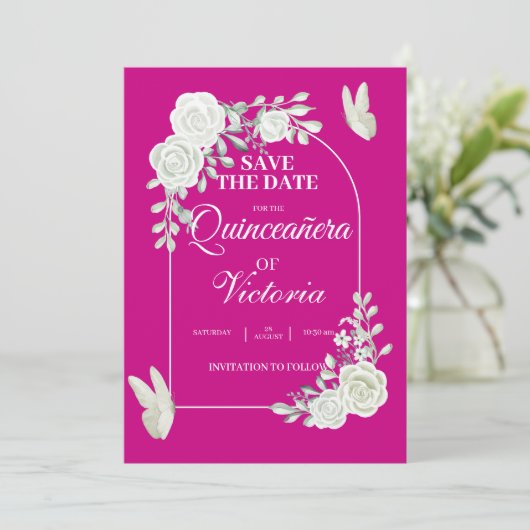 Elegant Fuchsia White Roses Butterfly Quinceañera Save The Date (Stehend Vorderseite)